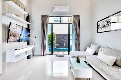 Private pool great location v144