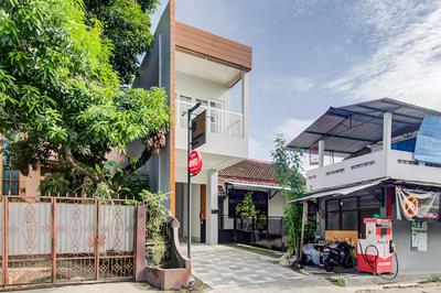 Super OYO Collection O 3280 Cendhani Raras