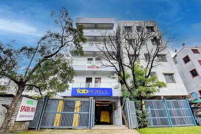 Fabhotel Spark Inn