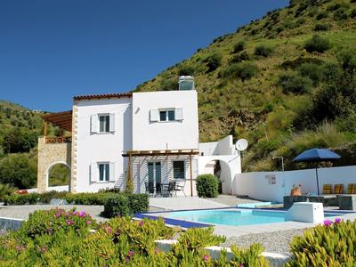 Villa in Agia Galini With Pool Views