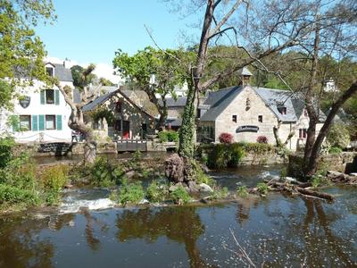 Holiday Home in Kerfany Near Beaches & Trails