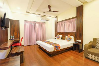 FabHotel Royal Wood Premier - Near Karnataka Golf Association, Domlur
