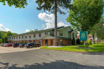 Quality Inn Lee - Lenox South