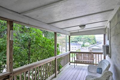 Enchanting Family House w/ Balcony < 3 Mi to Wvu!