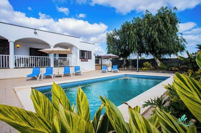 3 Bed Villa - Pool, Terrace, Bbq, Near Beach