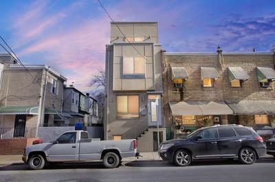 University City - Philadelphia 6 Bedroom Home by RedAwning