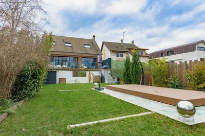 Paris Garden River residence