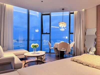 Ha Van's Sea View  A la carte Ha Long