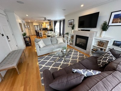 86 Dr Marcus House - Popular Broadway Area