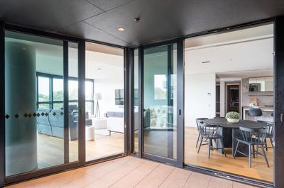 Luxury Melbourne With Albert Park Views