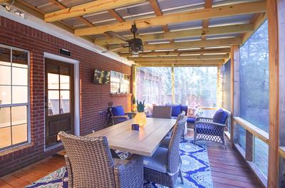 Welcoming Brandon Home w/ Pool & Screened-in Deck