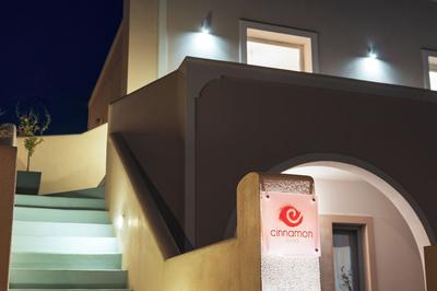 Cinnamon Villa with Private Hot Tub