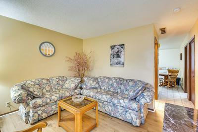 2 Mi to Kansas State Fairgrounds: Cozy Apartment!