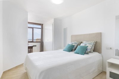 Prime Location Apartment With Seaviews
