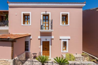 Petronikolis Traditional House