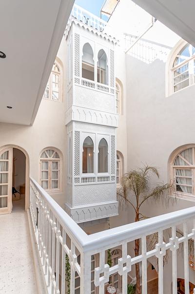 Riad k-white