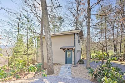 Cozy Black Mountain Escape: Walk to Golf & Lake!