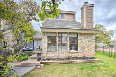 Horseshoe Bay Townhome w/ Patio & Outdoor Pool!