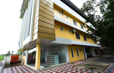 OYO 15599 Reem Residency