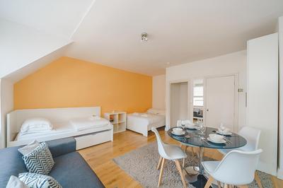 Cosy High Floor Studio Greek Street Soho
