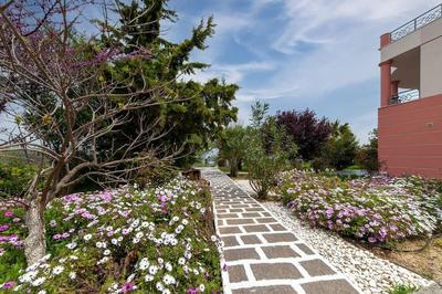 4 Bed Villa - Sleeps 10 - Pets - Pool - Hottub