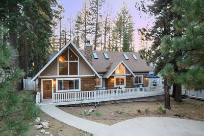 Hartwood by Avantstay Cozy Big Bear Abode w/ Spacious Deck & Stone Fireplace