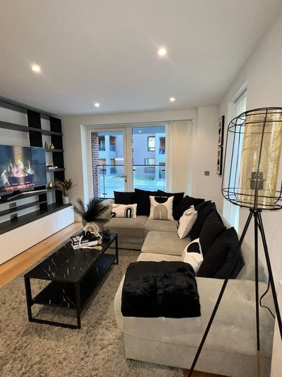 Colindale Luxury Apartment