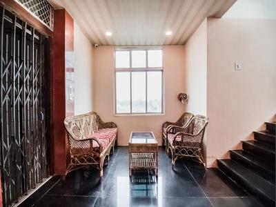 OYO 45609 The Legend Inn