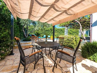 Villa Piano - Four Bedroom Villa With Terrace and Swimming Pool