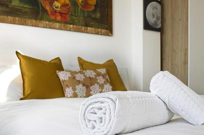 Bright flat near Lambretta Park