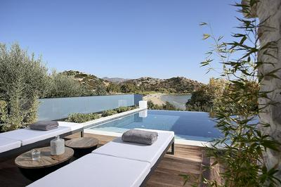 Beachfront Luxurious Villa w Private Heated Pool