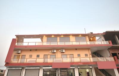 OYO 10330 Hotel Golden Brooks