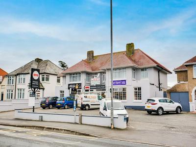 OYO Godolphin Arms Hotel