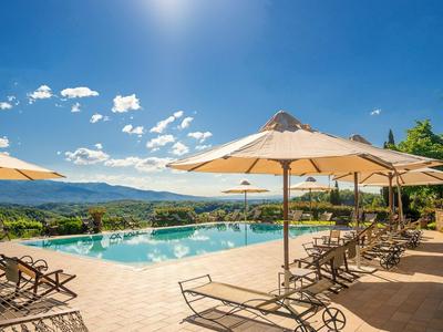 Apartment in Tuscany With Pool & Garden