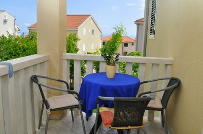 Ivi - big Parking and Courtyard - SA3