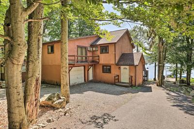 Pet-friendly Tobyhanna Home w/ Dock & Lake Views!