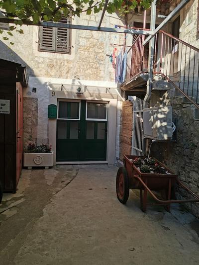 Explore old Town and all the Beauties in Omiš Staying at Apartment Olmissum