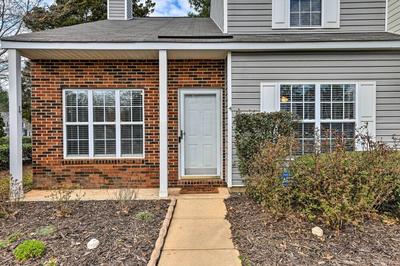Chic Charlotte Townhome w/ Community Pool