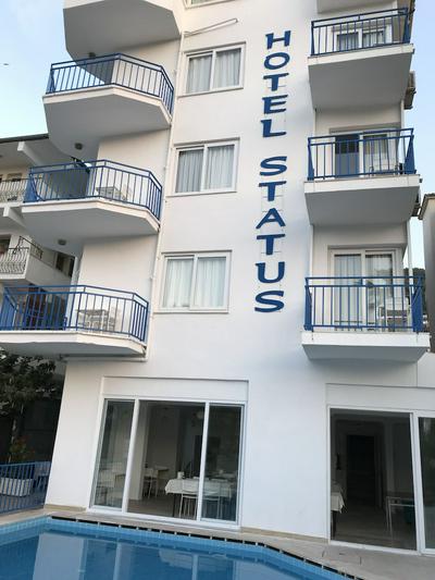 Status Hotel