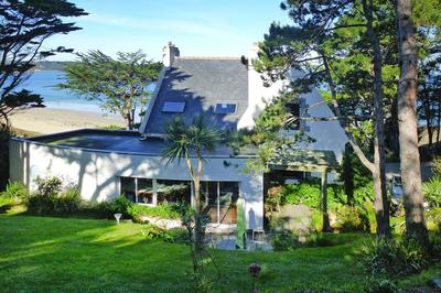 Cottage in Locquirec With Beach Access