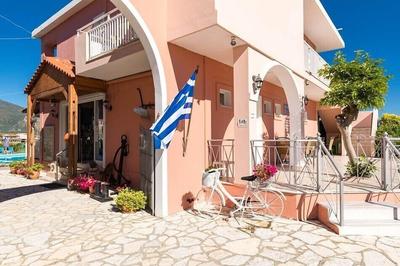 Grapevines Hotel