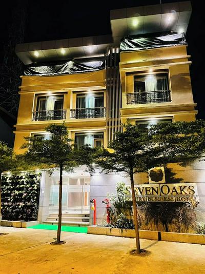 Hotel Seven Oaks