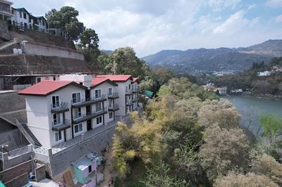 Hibiscus LakeView Hotel