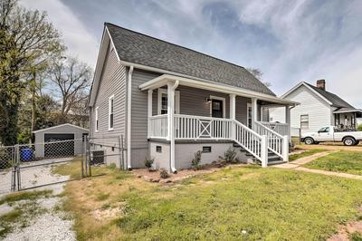 Ideally Located 'penne Place' w/ Deck & Grill