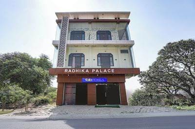 Fabhotel Radhika Palace