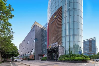 Trendy Romantic Hotel Guangzhou Baoneng