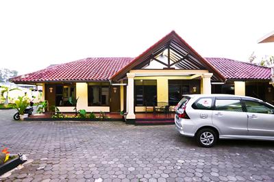 OYO 93136 Hotel Santo Djaya 2