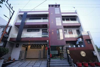 Royal Taj Twin Palace near Taj Mahal