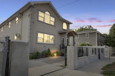 Cozy Modern 1br Apartment - Just 10 Mins From Jfk Airport 1 Bedroom Apts by RedAwning
