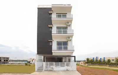 OYO 18600 Krish Lakeside Comforts